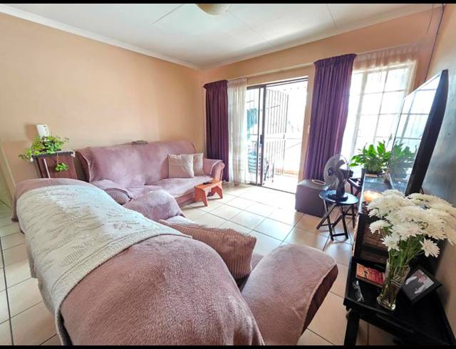 2 BEDROOM TOWNHOUSE FOR SALE IN GOLF PARK